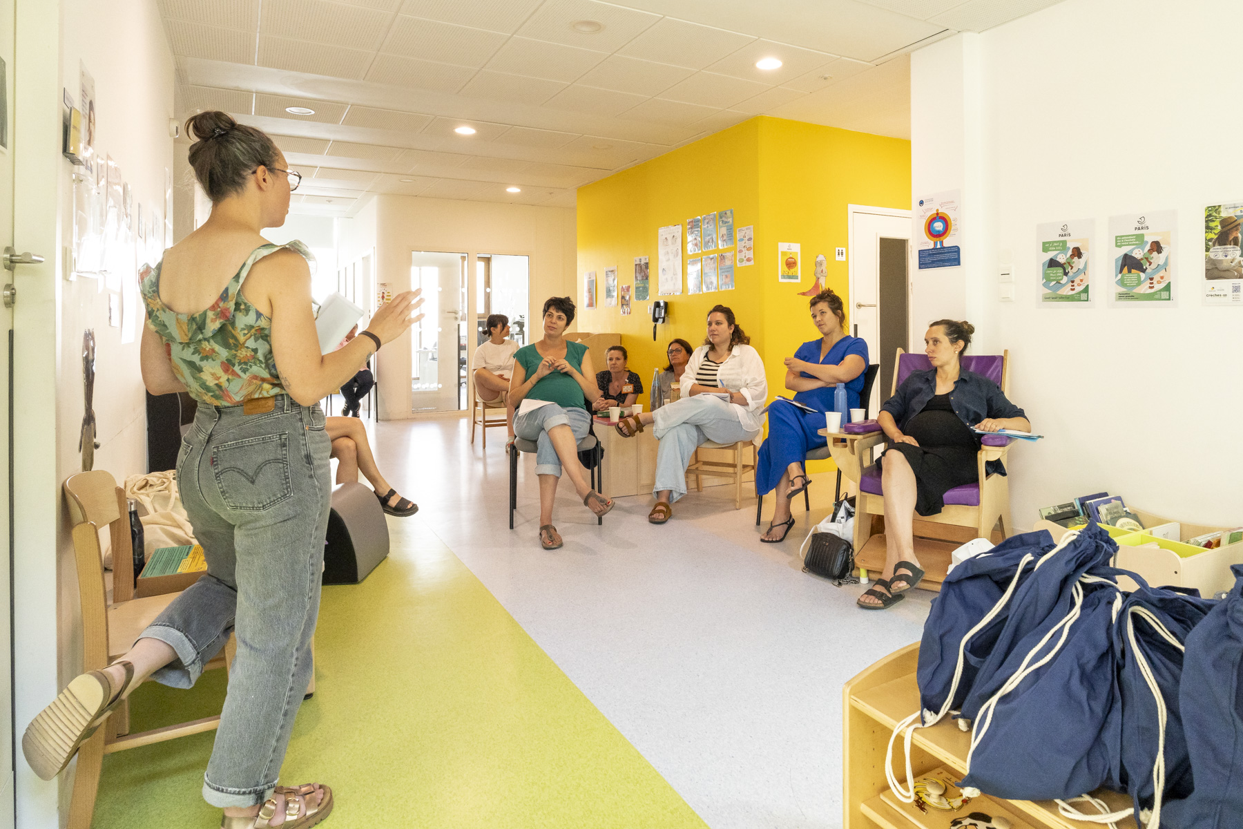 Atelier au centre de protection maternelle et infantile Paris Santé du (20e).