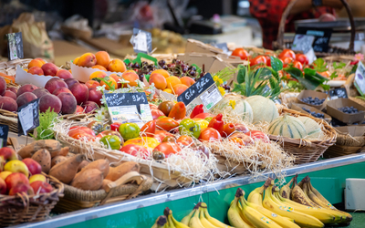 un étale de marché dans le 18e arrondissement
