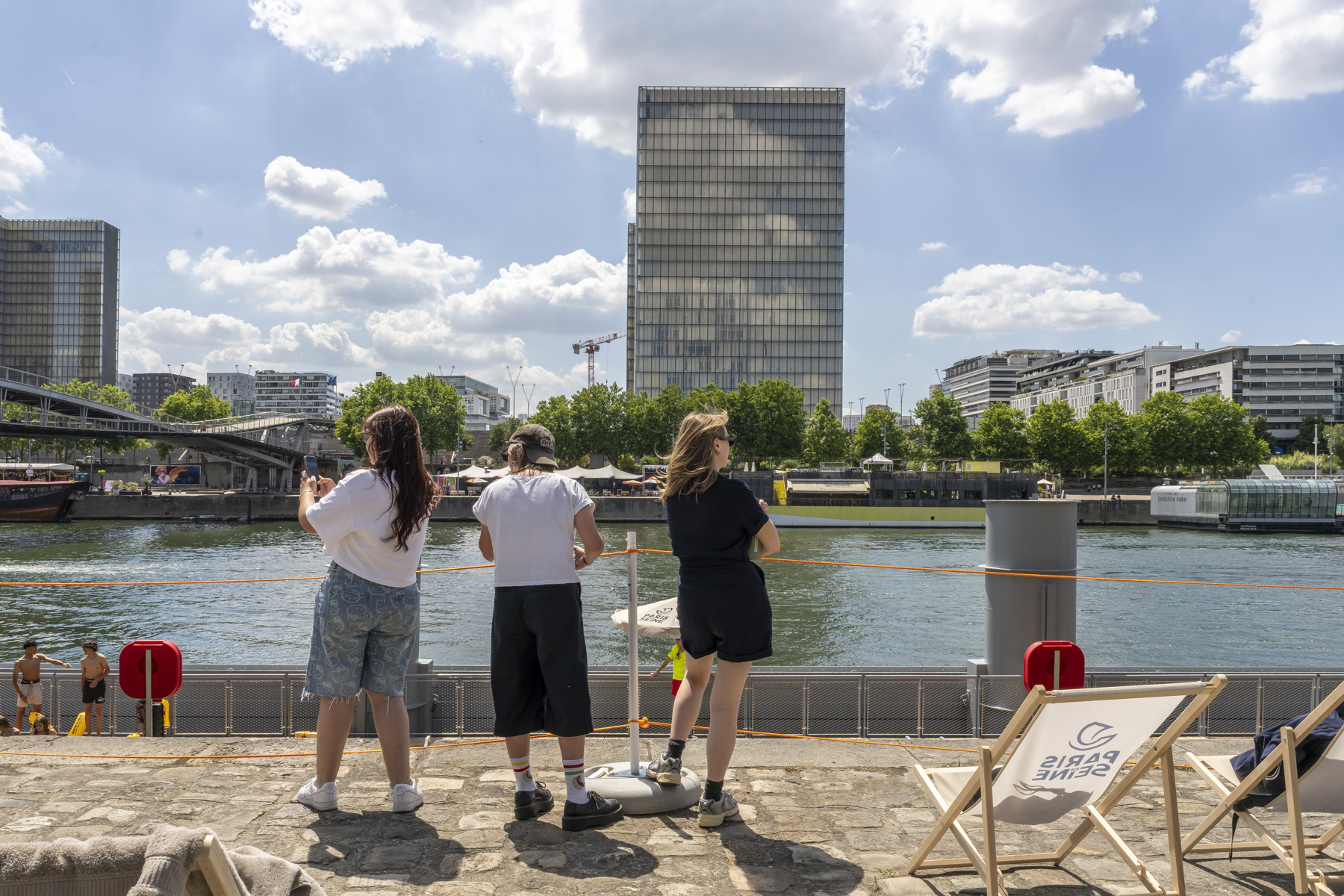 Photo de la baignade dans la Seine, sur le site de Bercy (12e).