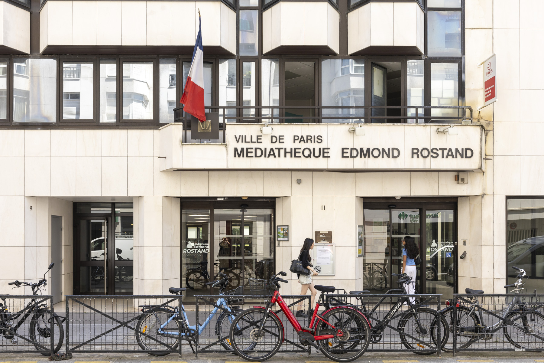 Façade de la médiathèque Edmond Rostand