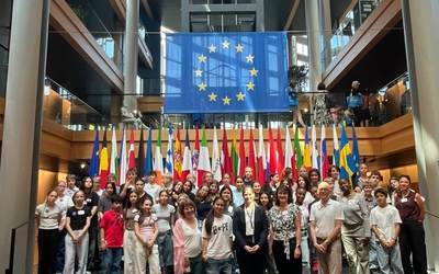 Il s'agit de la photo de groupe des élèves du lycée Alain Fournier en Allemagne