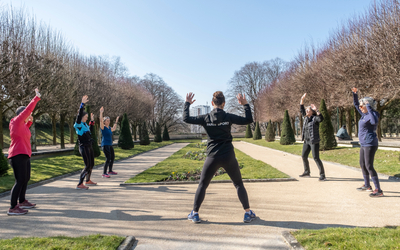 Cours de sport en plein air dans le Parc Kellermann