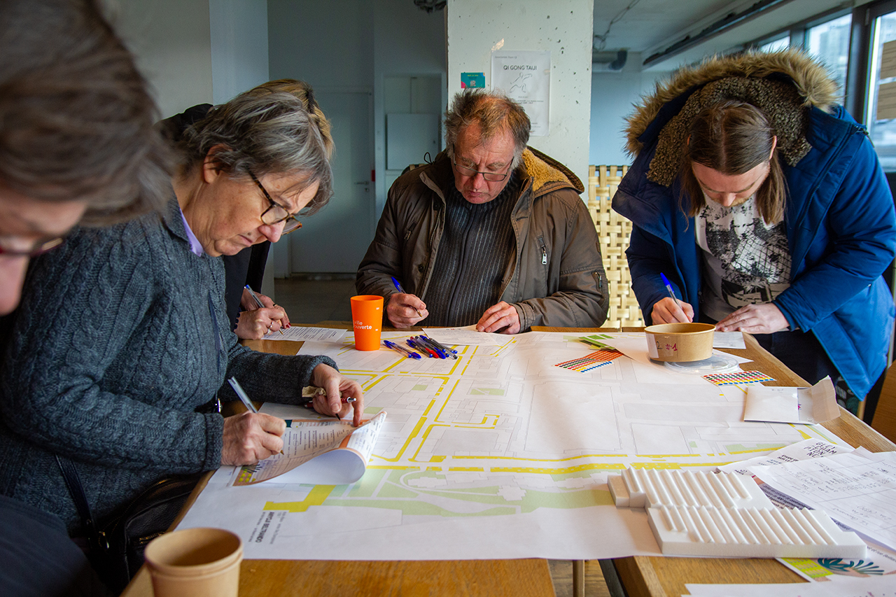 Groupe travaillant en atelier à la suite de la visite du site Championnet