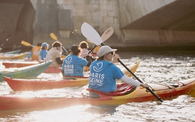 Des canoes sur la Seine