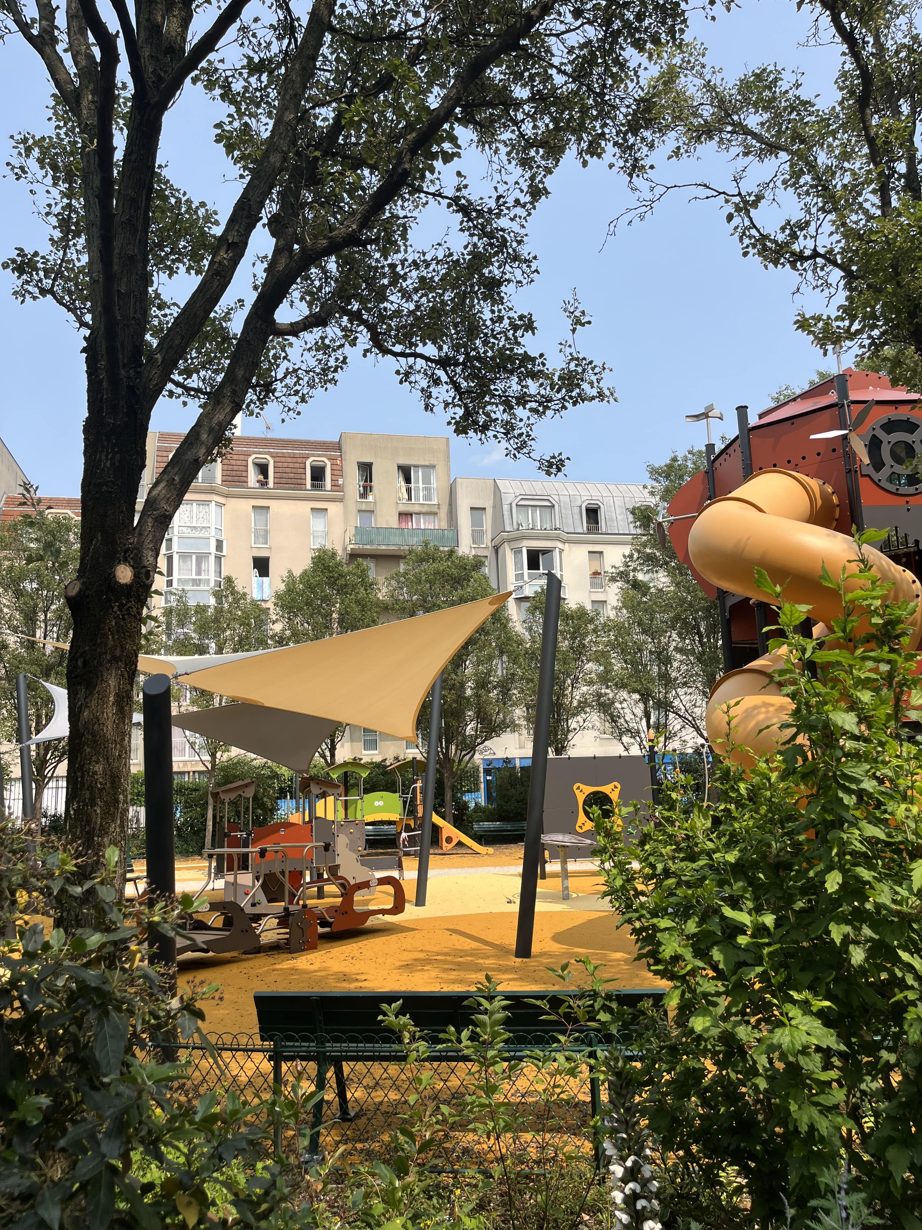 Il s'agit du square Jules Verne