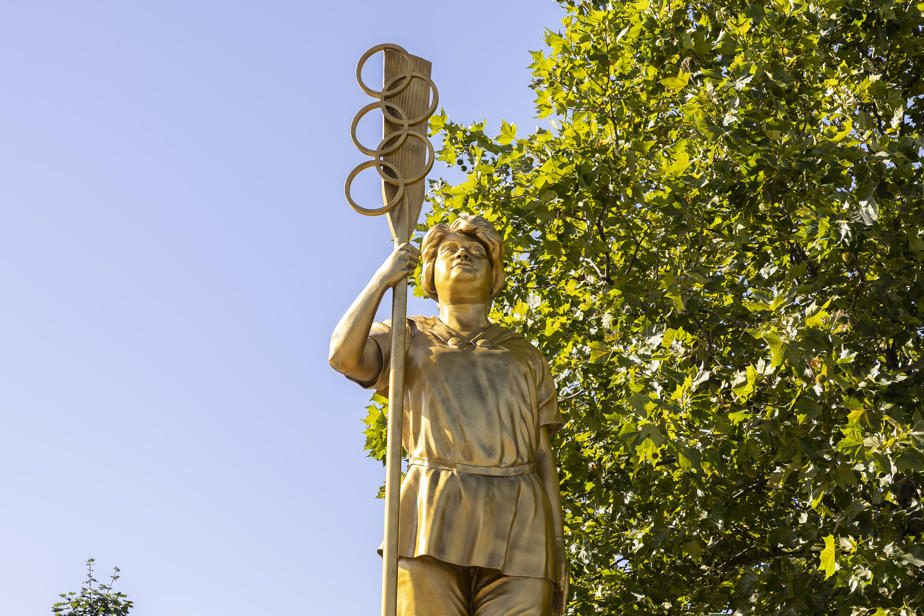 Statue de femme Porte de la Chapelle.