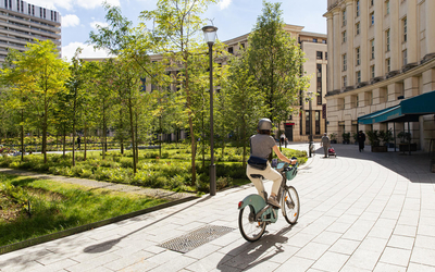 cycliste autour de la place