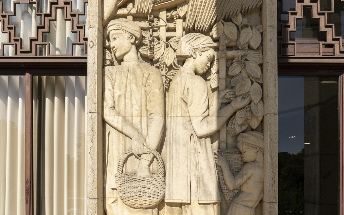 Vue de la façade du Musée de l'immigration.