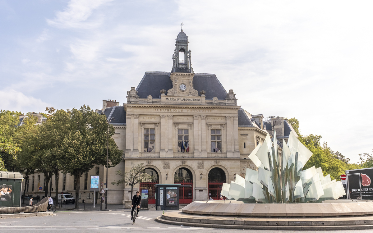 Façade de la Mairie du 20e.