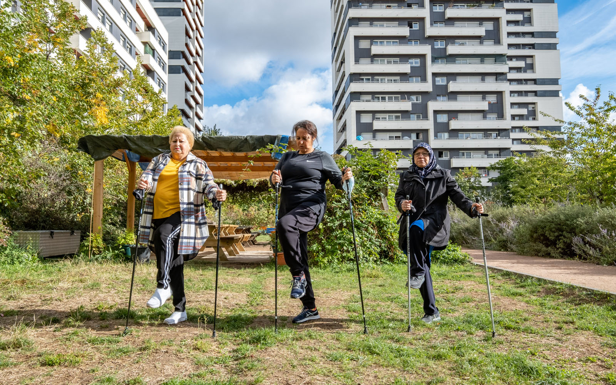 Personnes agées sportives.