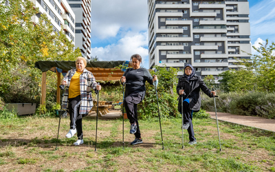 Personnes agées sportives.