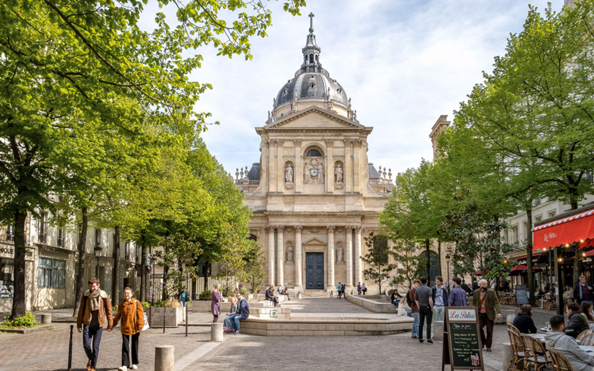 Vue de la Place de la Sorbonne..