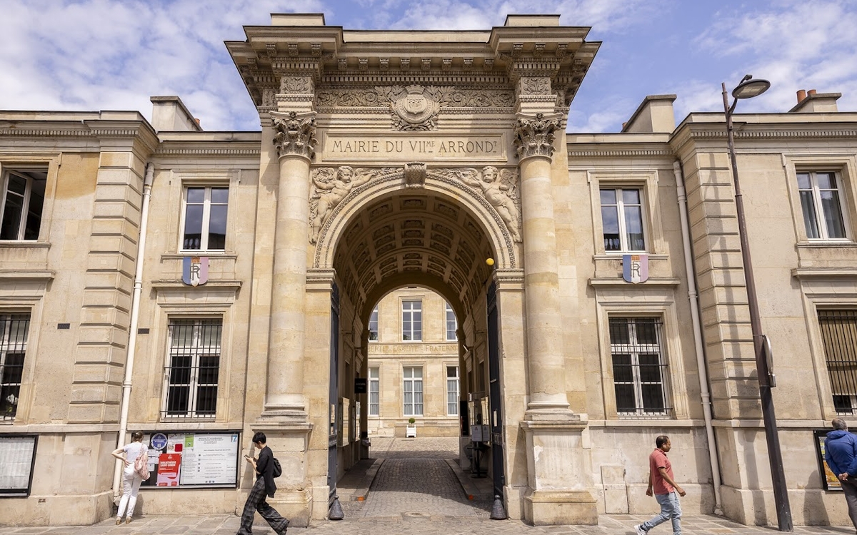Façade de la mairie du 7e
