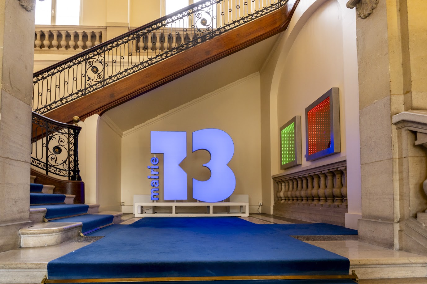 Oeuvre contemporaine dans la mairie du 13e