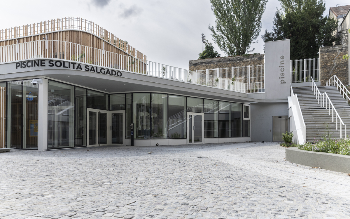 Extérieur de la Piscine Solita Salgado, rue Belliard dans le 18ème.