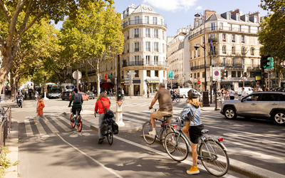 Cyclistes sur la piste cyclable Boulevard St-Michel 
