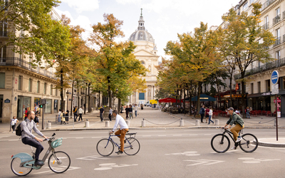 Cyclistes sur la piste cyclable Boulevard St-Michel
