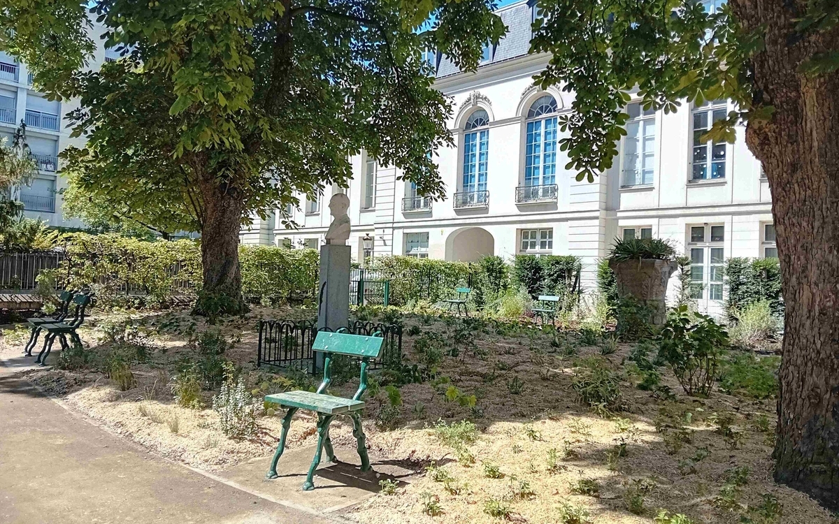 Le square Demours dans le 17e. 