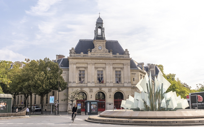 Photo de la mairie du 20e vue de la place Gambetta