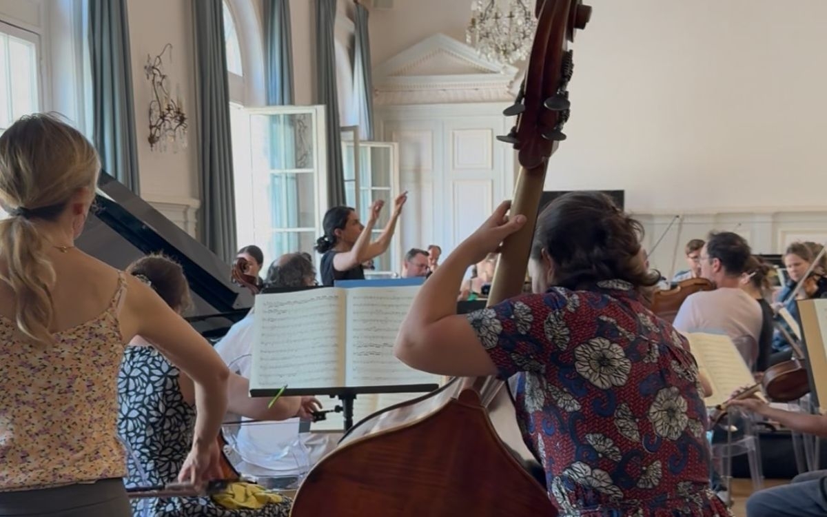 Ensemble de concert en répétition à la mairie du 9e