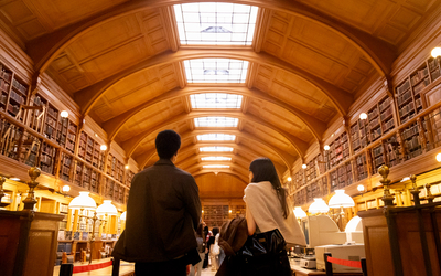 Visite de la bibliothèque de l'Hôtel de Ville lors des journées européennes du patrimoine 2025.