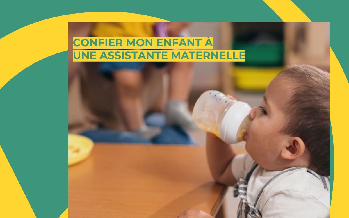 enfant buvant un biberon d'eau 