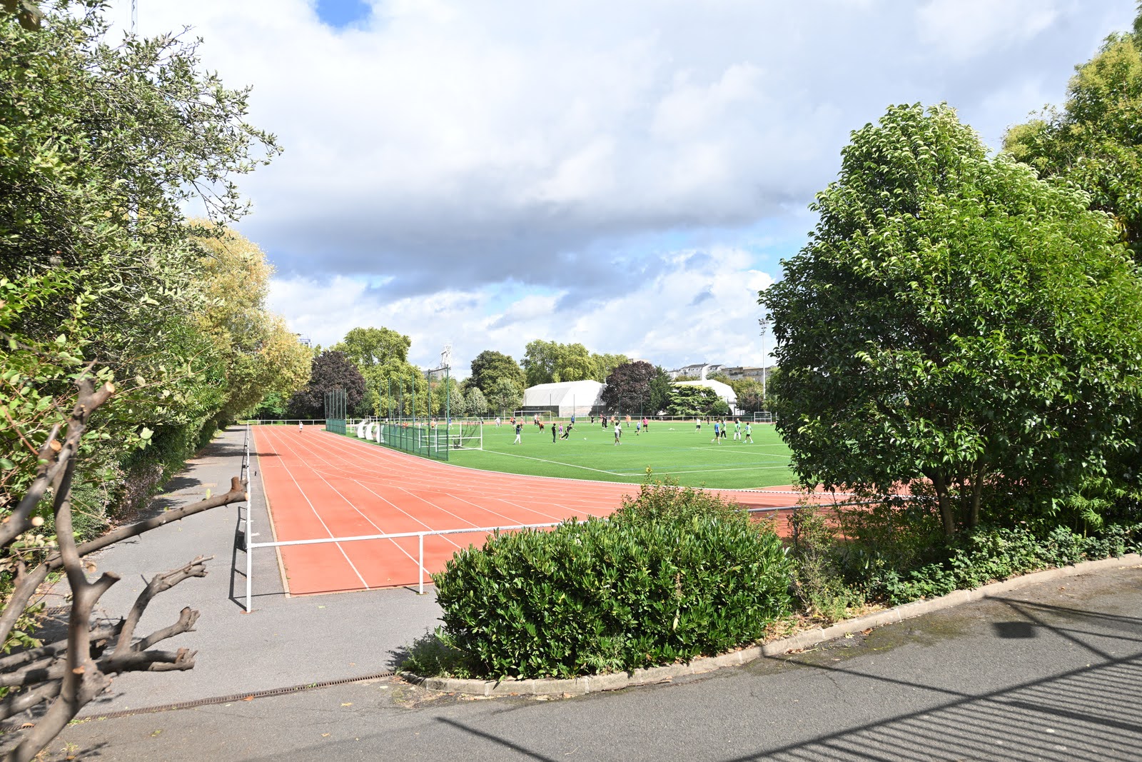 Le stade du collège Paul Valéry (12e)