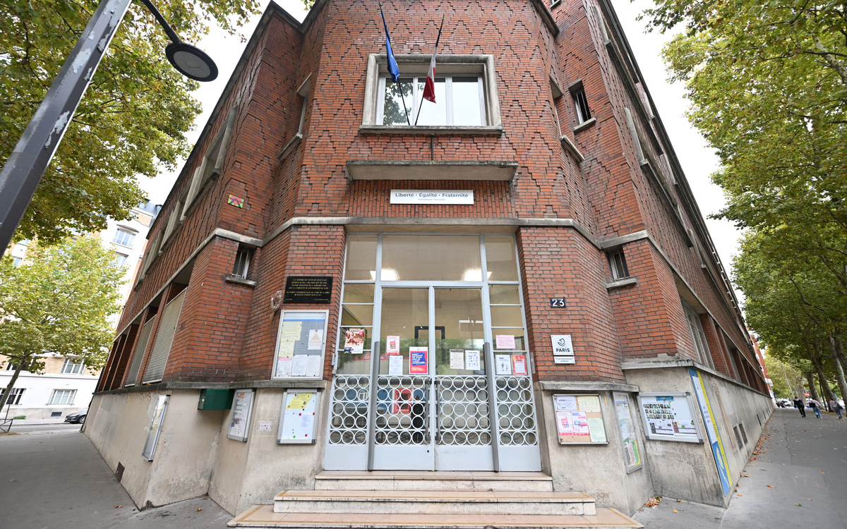 Façade de l'école élémentaire du Parc des Princes et sa bibliothèque (16e).