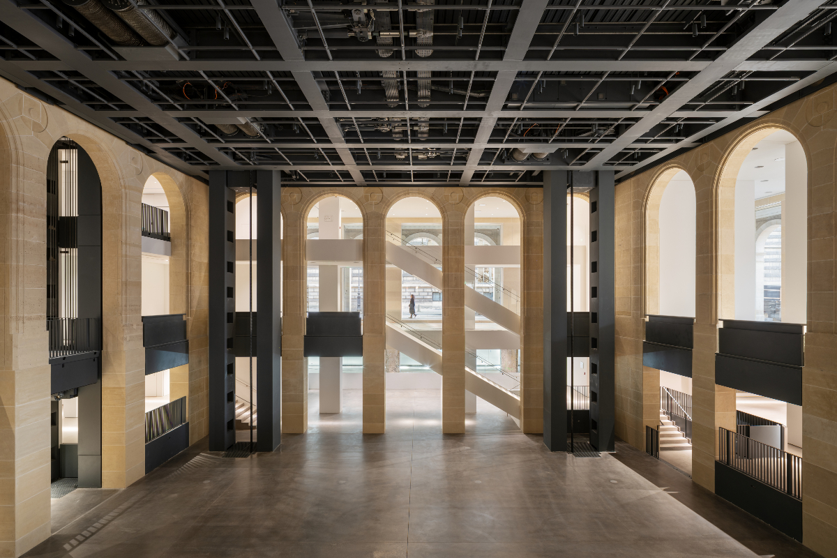Intérieur de la fondation Cartier pour l'art contemporain, 2 place du Palais-Royal, Paris.
