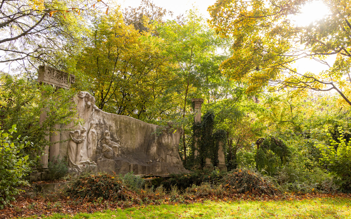 Des ruines dans le jardin de la Nouvelle-France (8e)