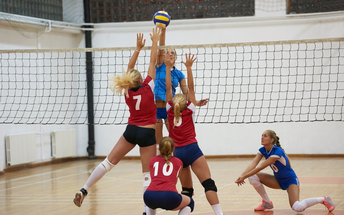 Une équipe féminine de volley ball.