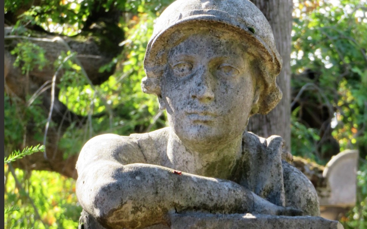 statue pere lachaise
