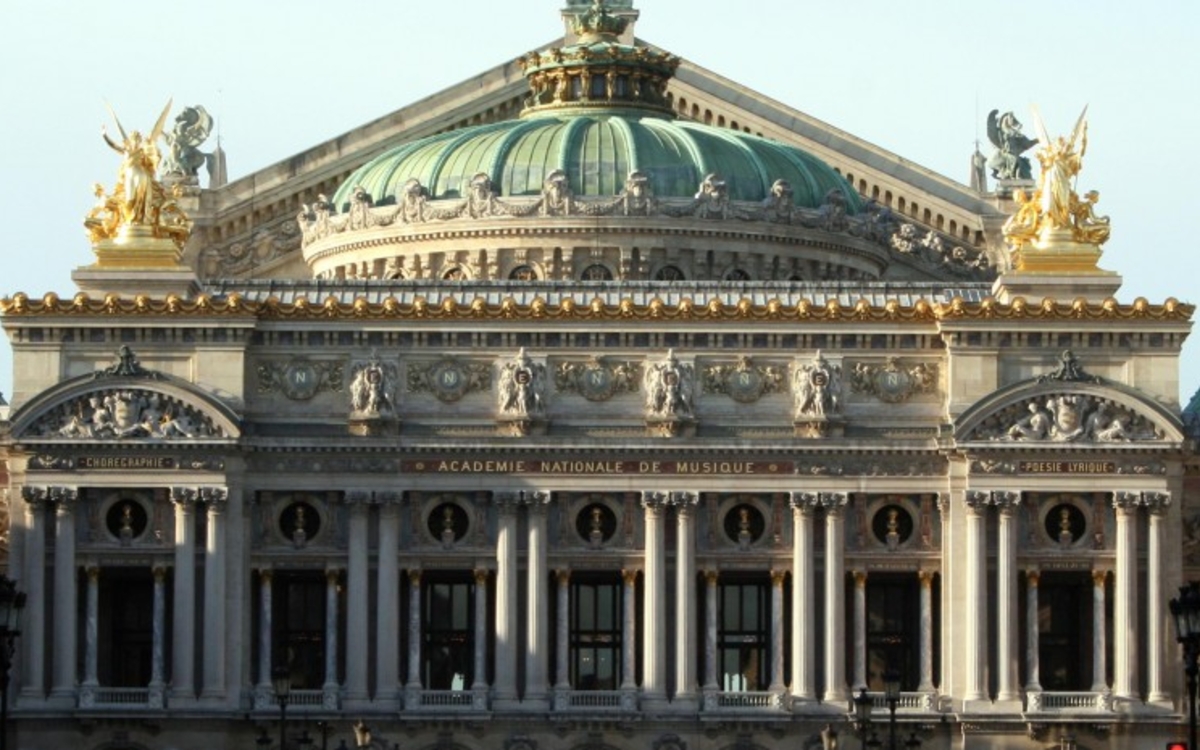 photo de l'opéra garnier prise de face