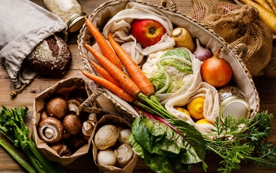 fruits et légumes dans un panier