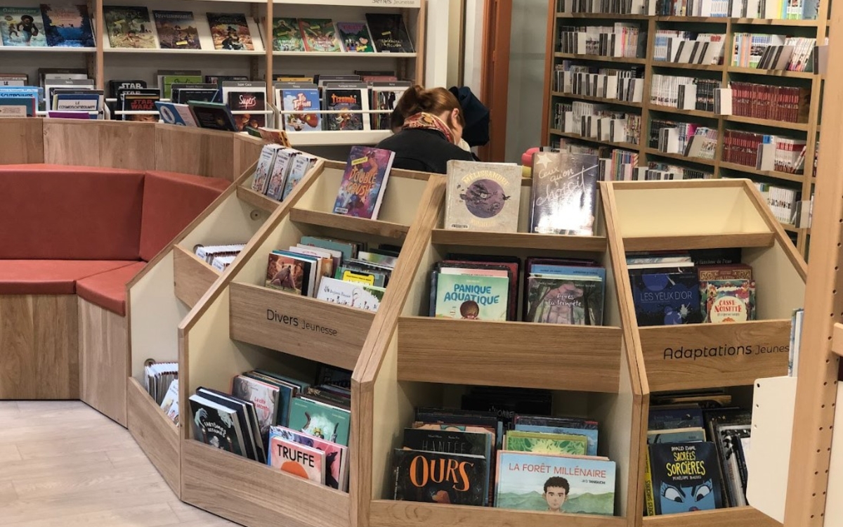 Nouveau mobilier en bois de réémploi