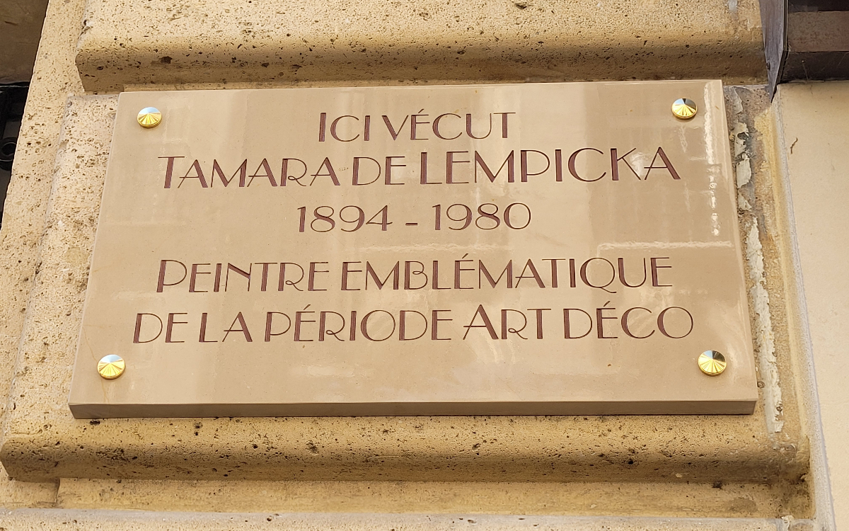 une plaque Tamara de Lempicka dans le 16e. 