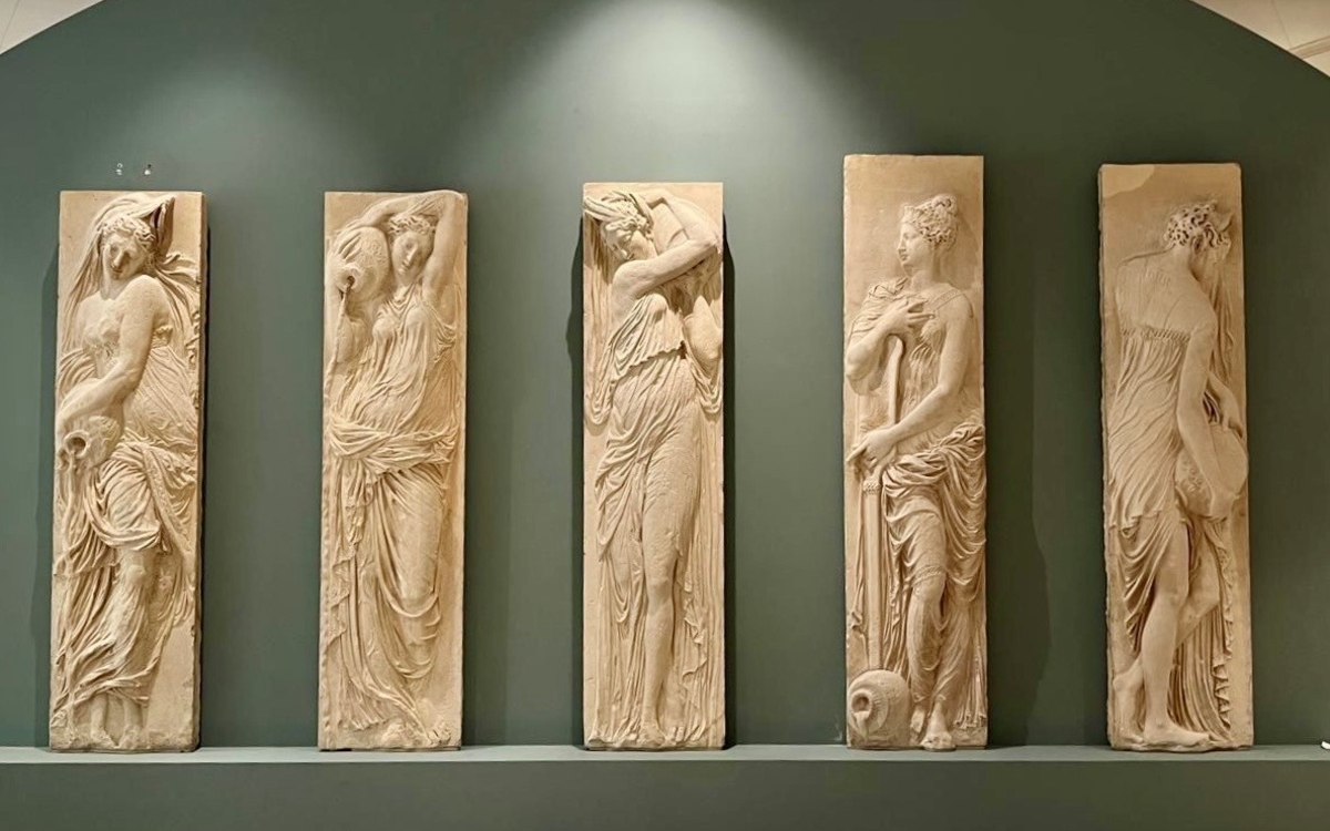 photo des Nymphes de Goujon exposées au Petit Palais