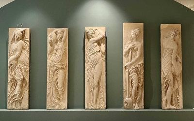 photo des Nymphes de Goujon exposées au Petit Palais