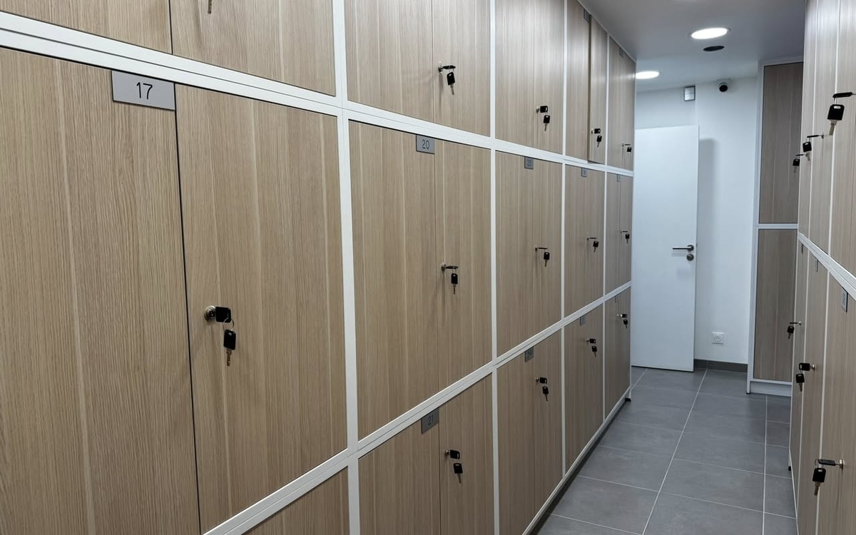 Les casiers de la bagagerie de la Mairie du 17e. 