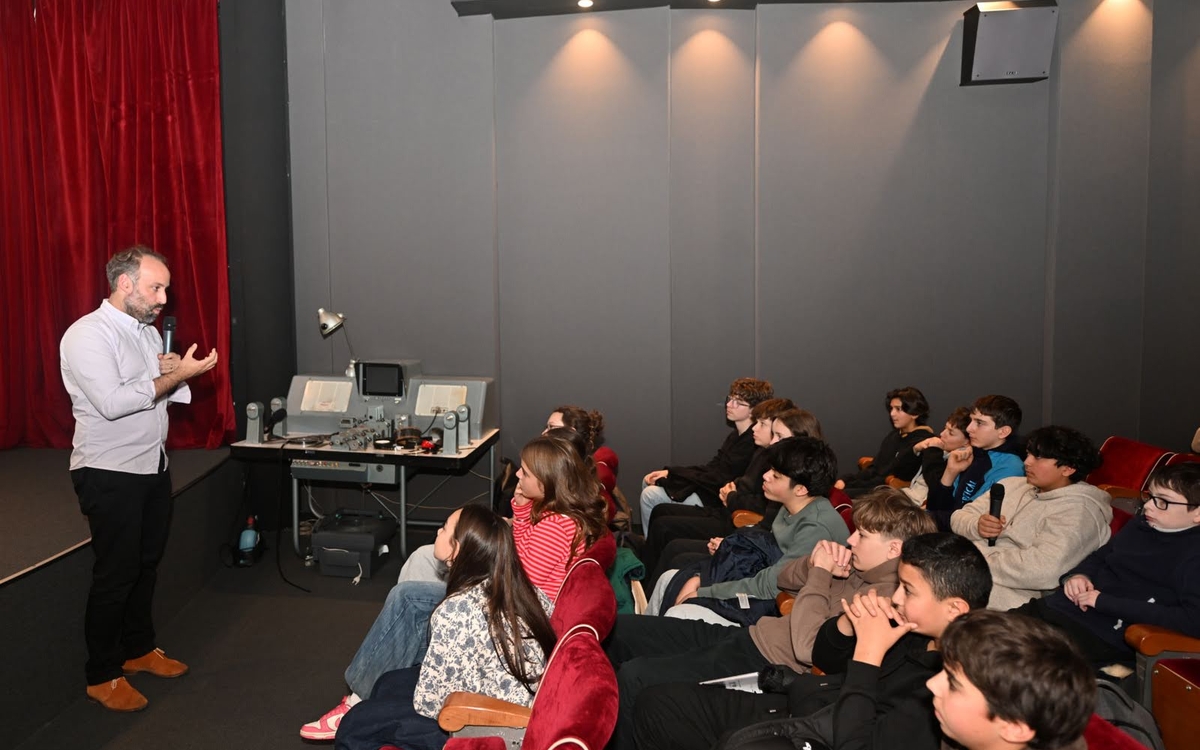 Athur Desnouveaux face aux collégiens