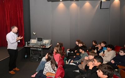 Athur Desnouveaux face aux collégiens