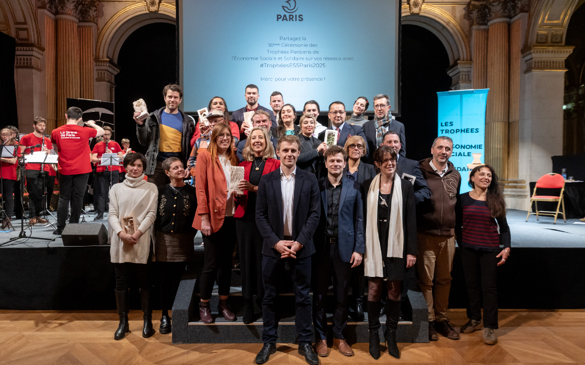 Groupe de lauréats lors de la 16e cérémonie de remise des trophées Parisiens de l'Economie Sociale et Solidaire