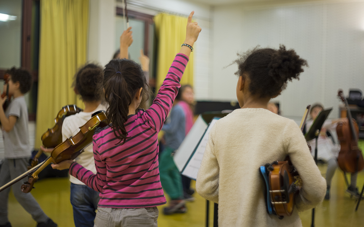 Enfants jouent de la musique
