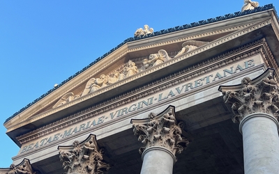 Photo de la façade restaurée de l'église Notre-Dame-de-Lorette