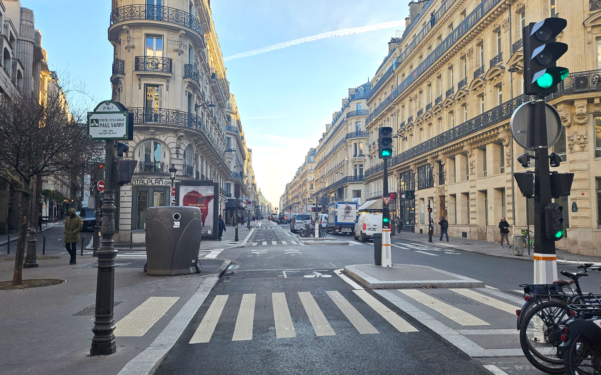 Piste cyclable rue Paul Varry (Paris Centre).