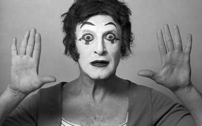 L'acteur français et mime Marcel Marceau dans le rôle "Bip le Clown" À New York en 1973