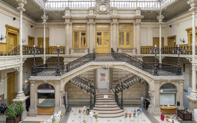 le hall central de la mairie du 18e
