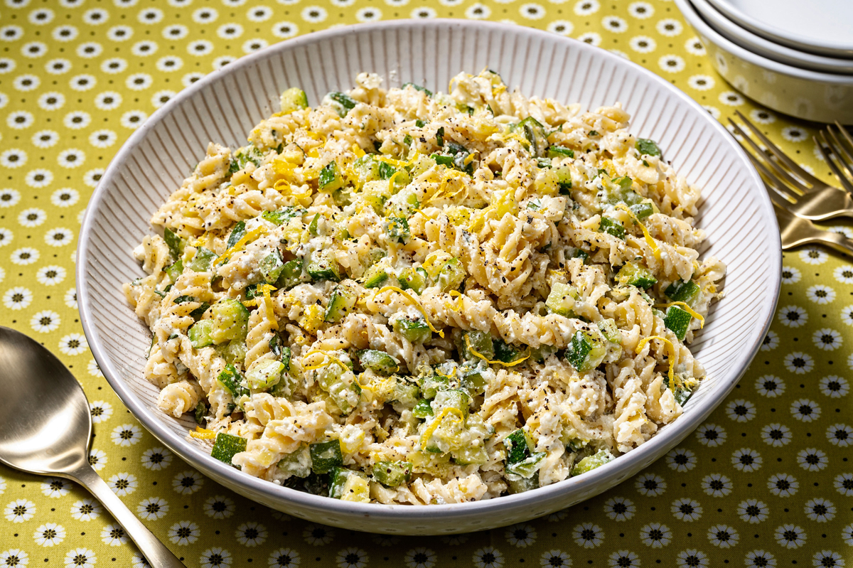 Assiette de pâtes aux courgettes façon bolognaise