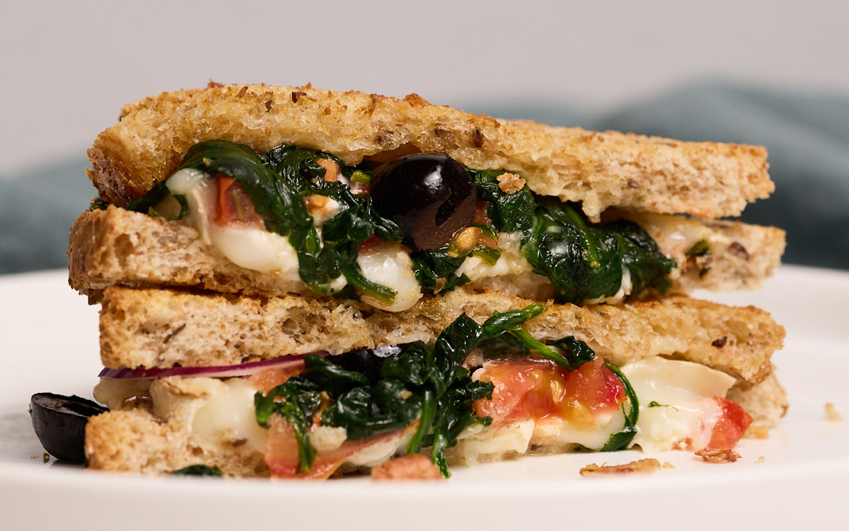 Assiette Croque tomate, féta et basilic. 
