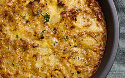Gros plan sur une tortilla espagnole. 